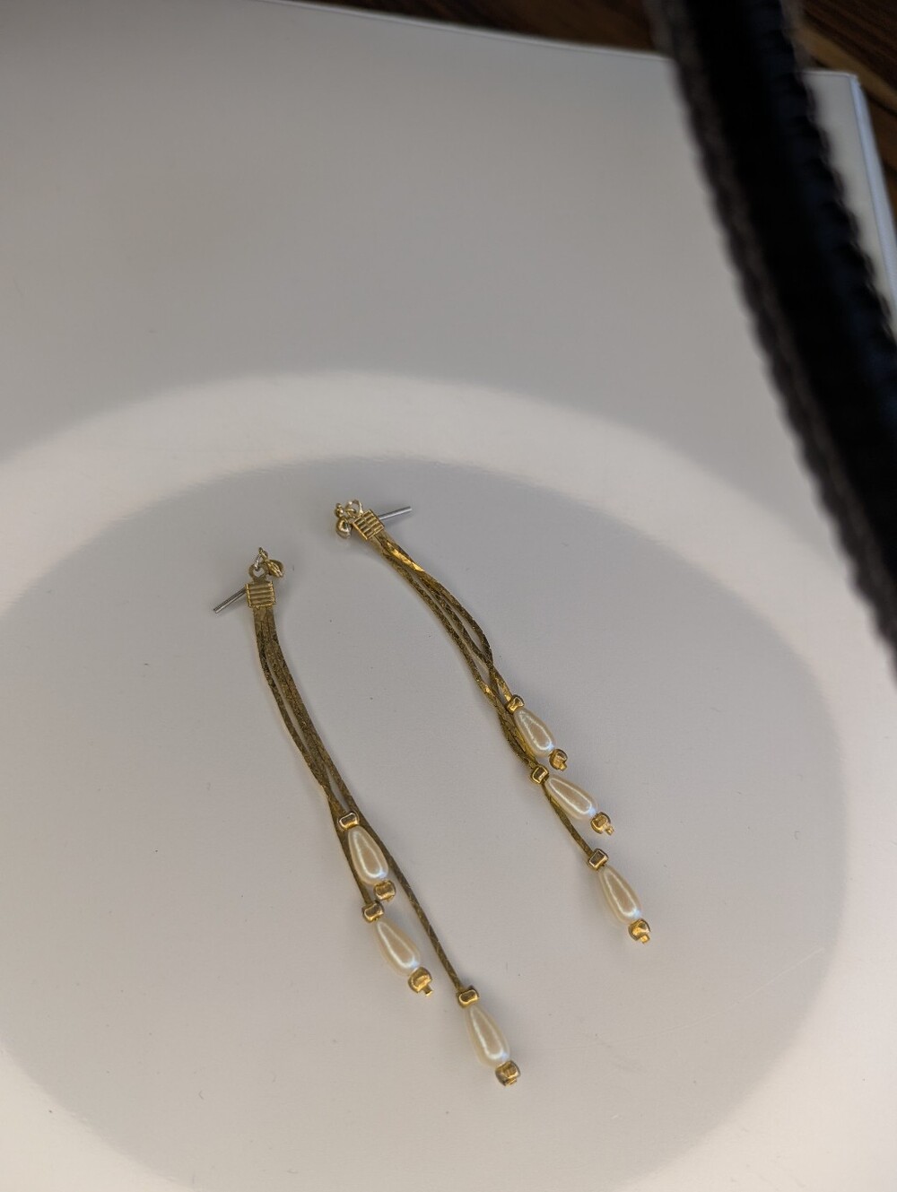 Vintage Gold-Tone Snake Chain Faux Pearl Dangle Drop Earrings - Picture 3 of 5
